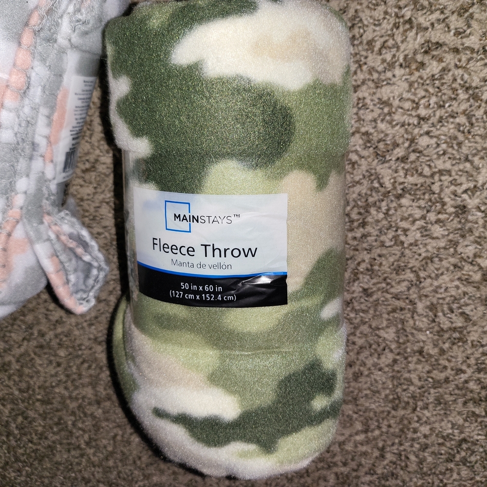 A His n hers blanket bundle - Picture 2 of 3